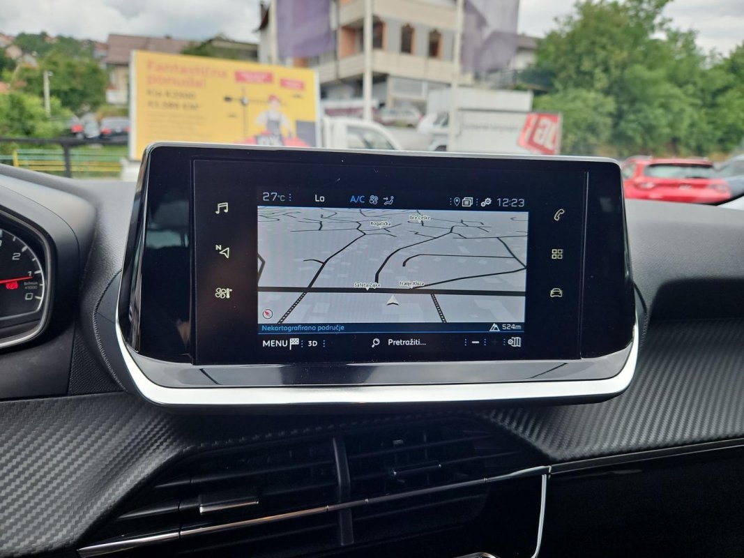 Automobil