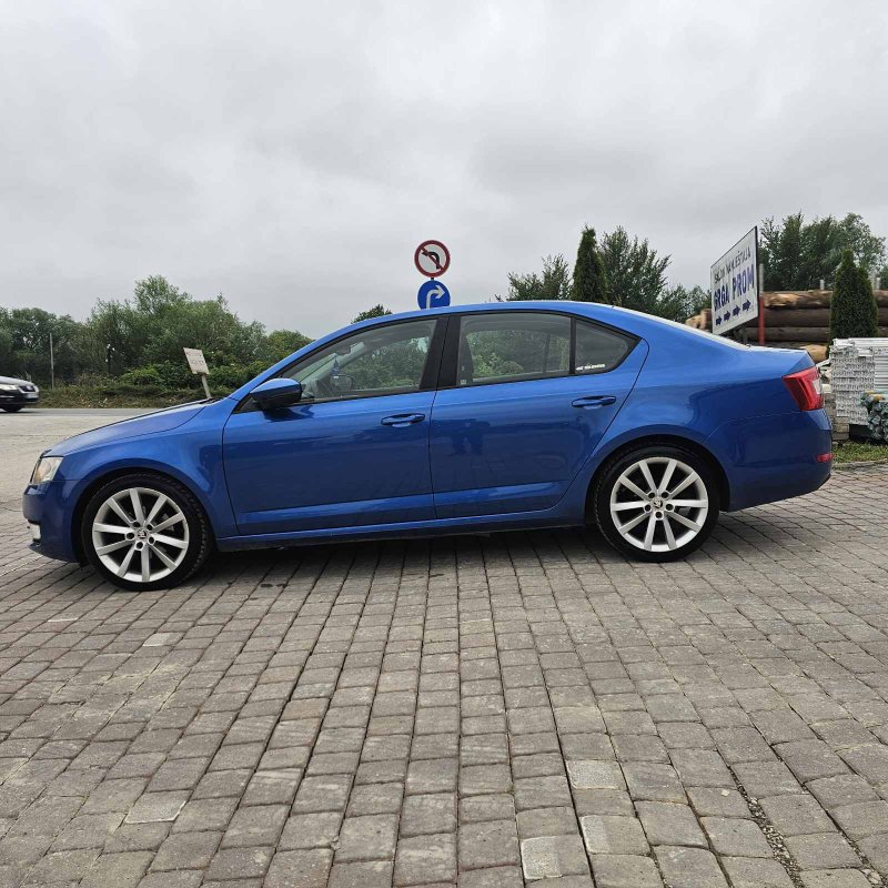 Automobil