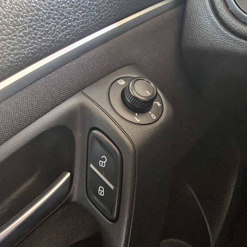 Automobil