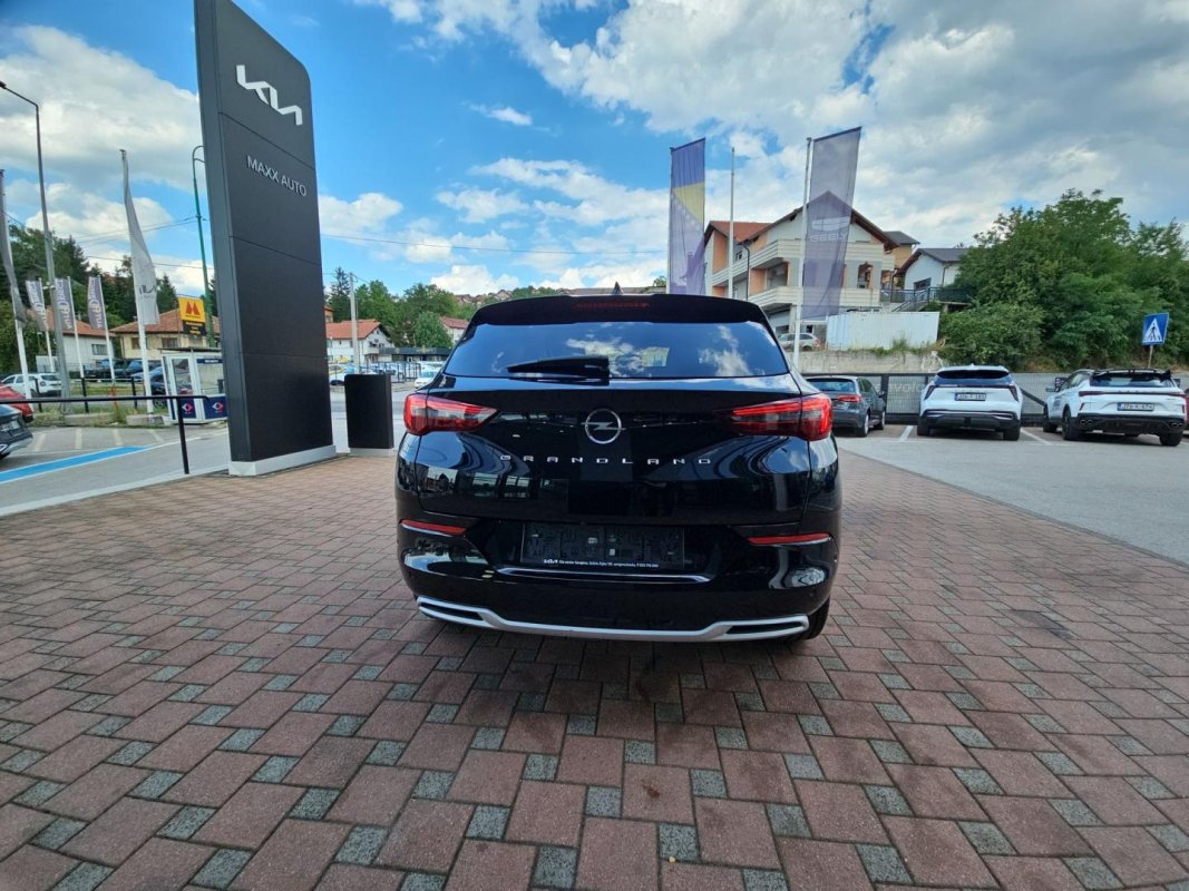 Automobil