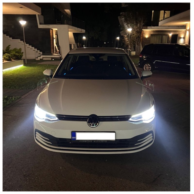 Automobil