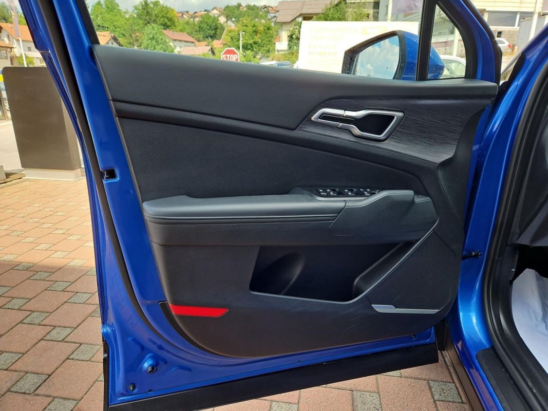 Automobil
