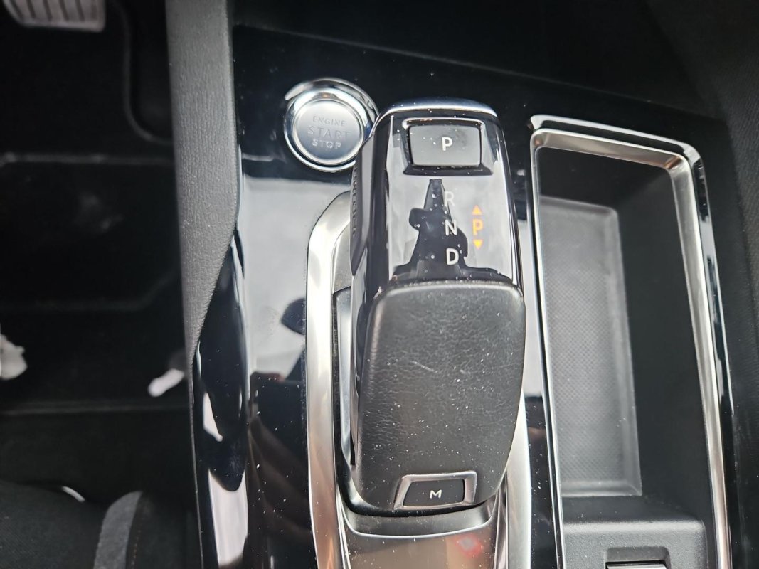 Automobil