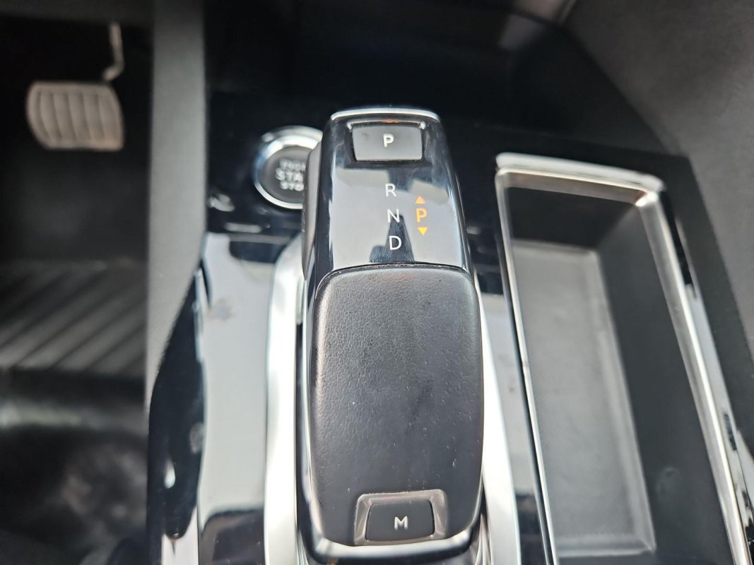 Automobil