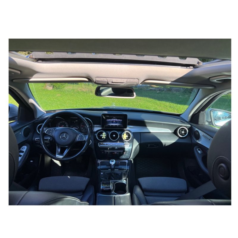 Automobil