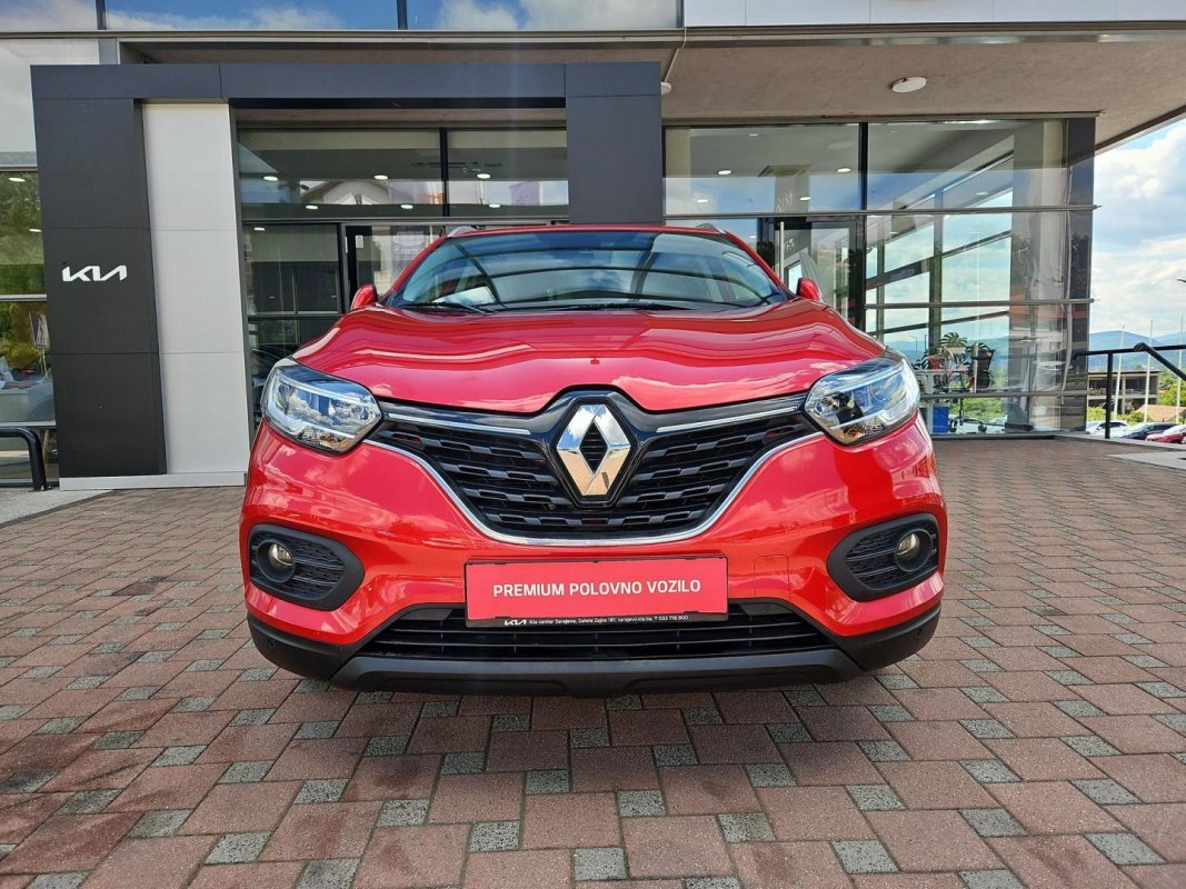 Automobil