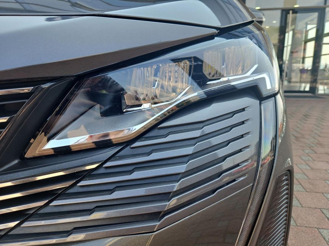 Automobil