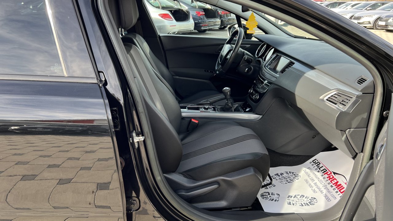 Automobil