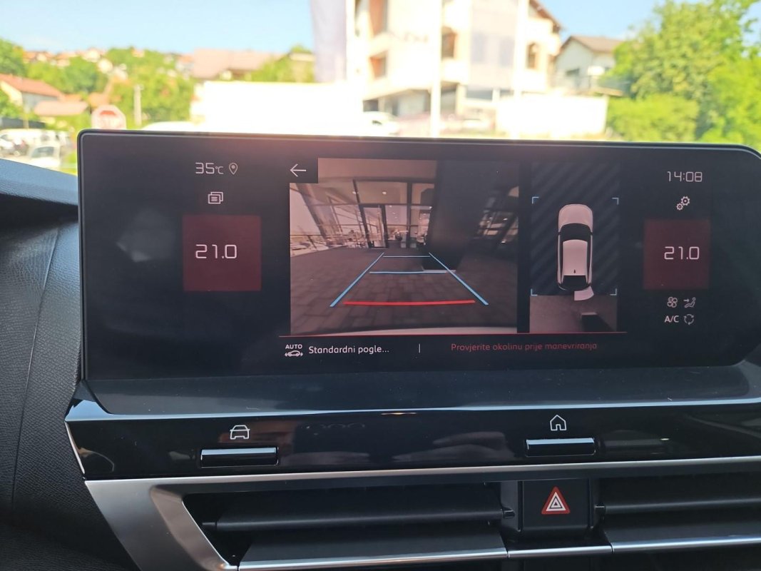 Automobil