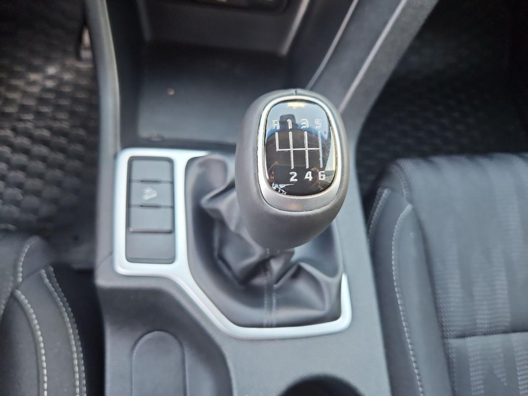 Automobil