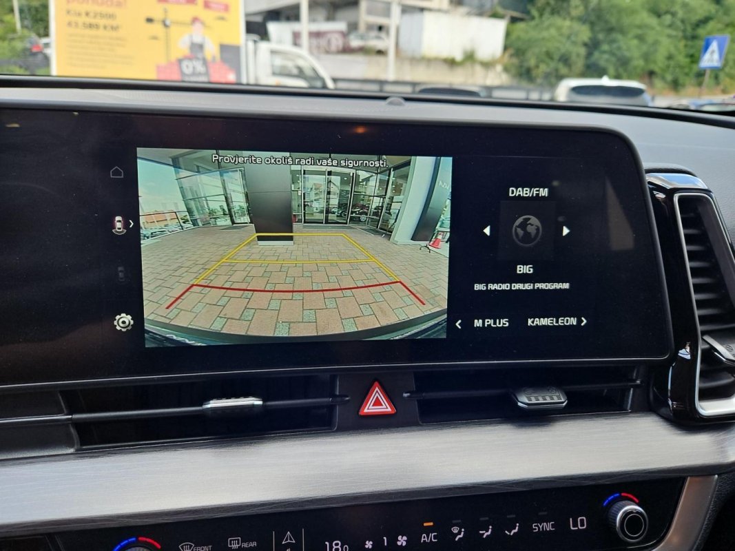 Automobil