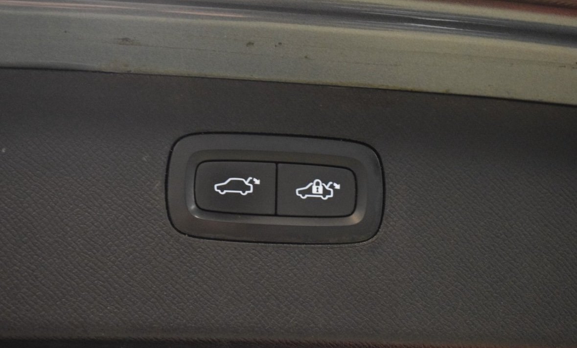 Automobil
