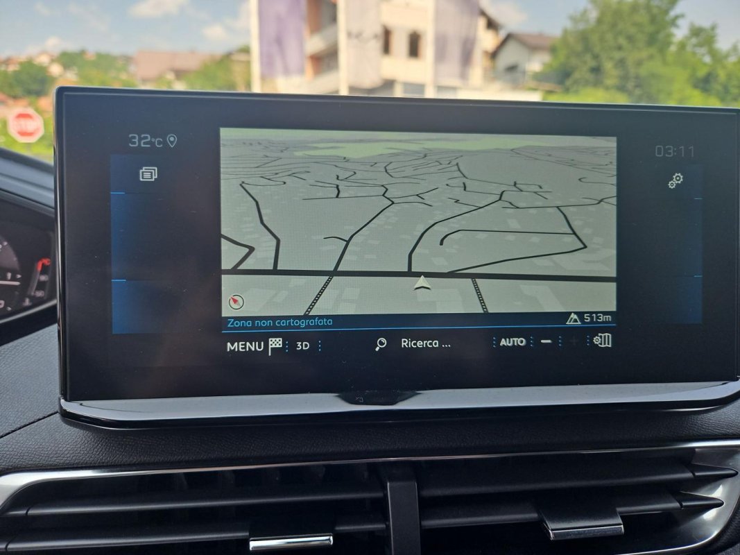 Automobil