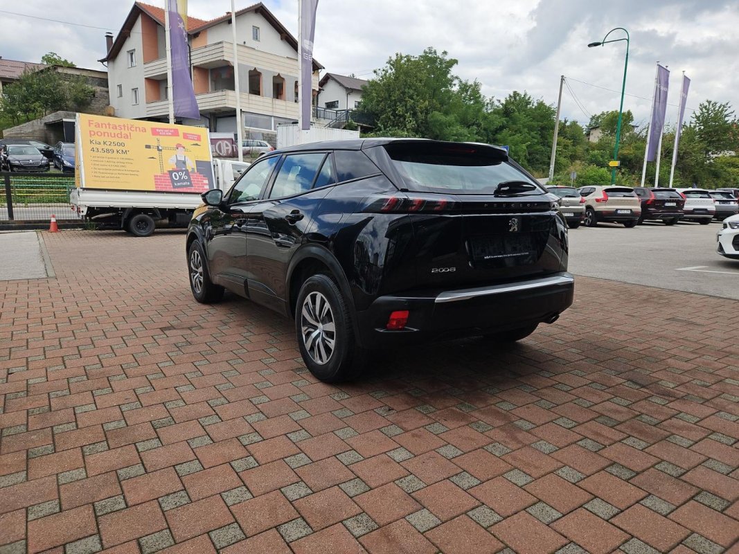 Automobil