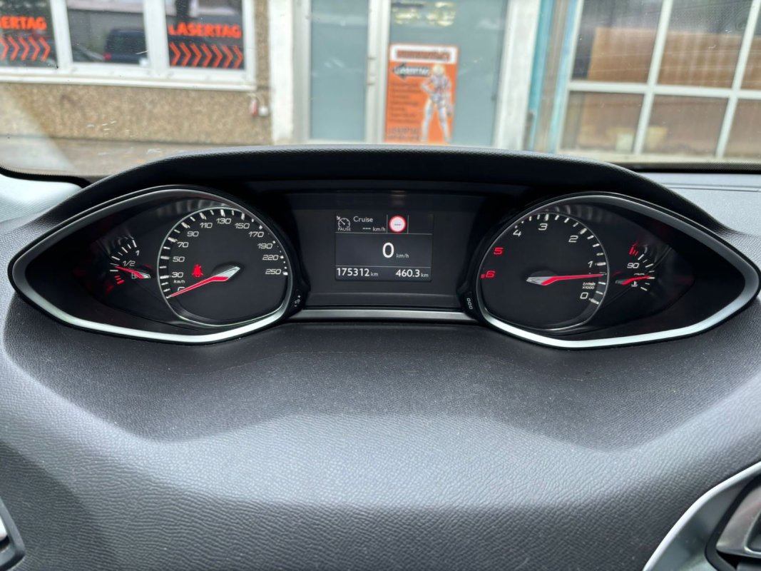 Automobil
