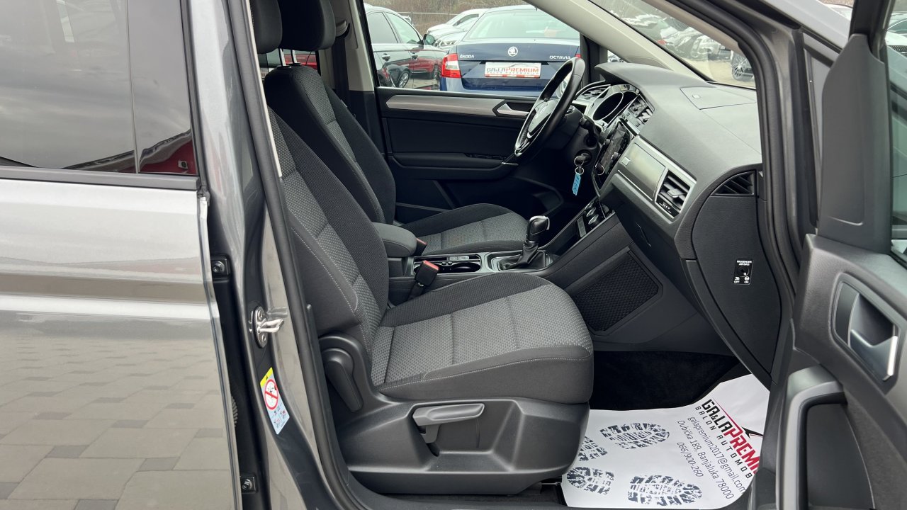 Automobil