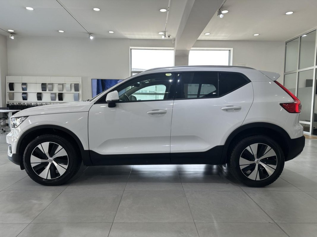 Automobil
