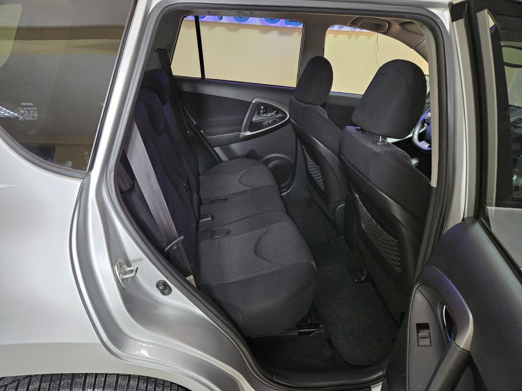 Automobil