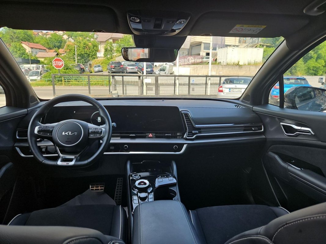 Automobil
