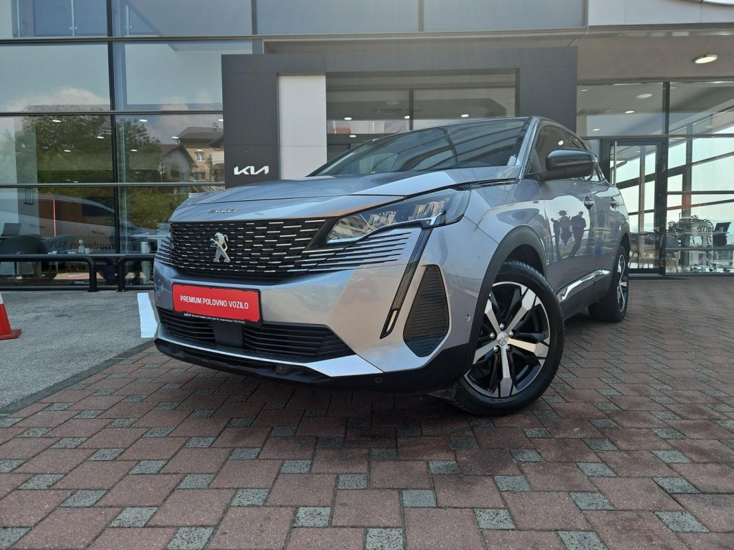 Automobil