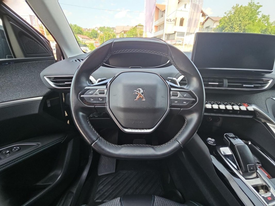 Automobil