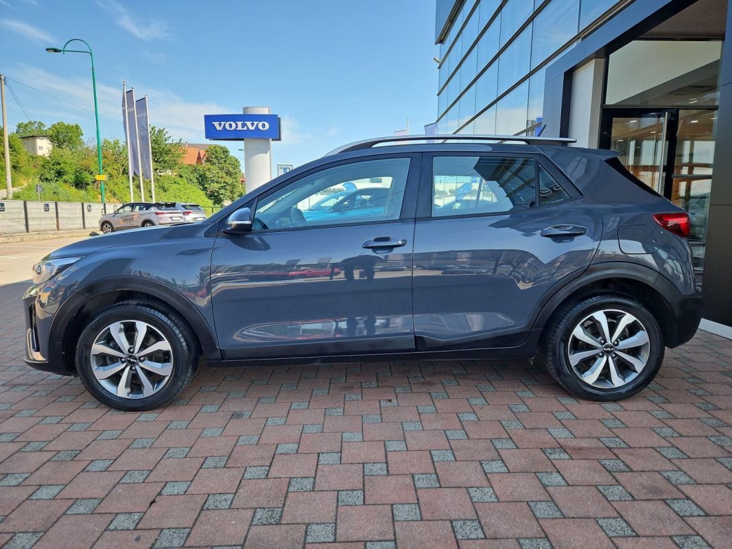 Automobil