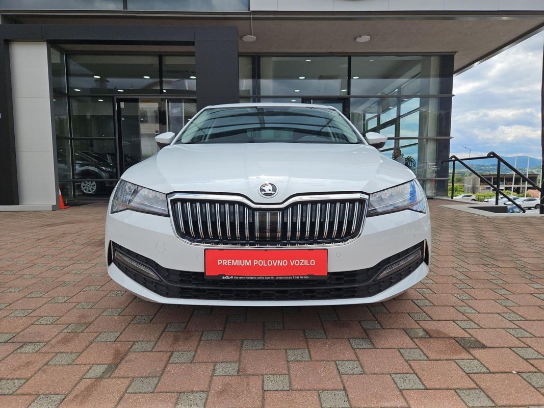 Automobil