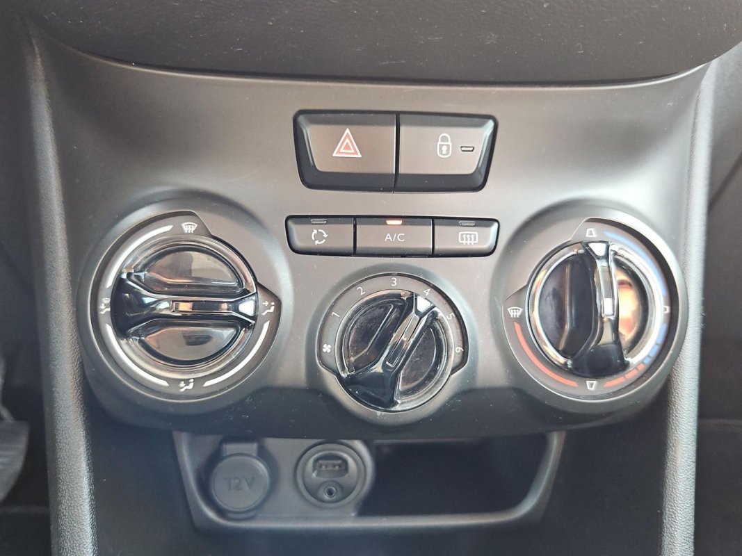 Automobil